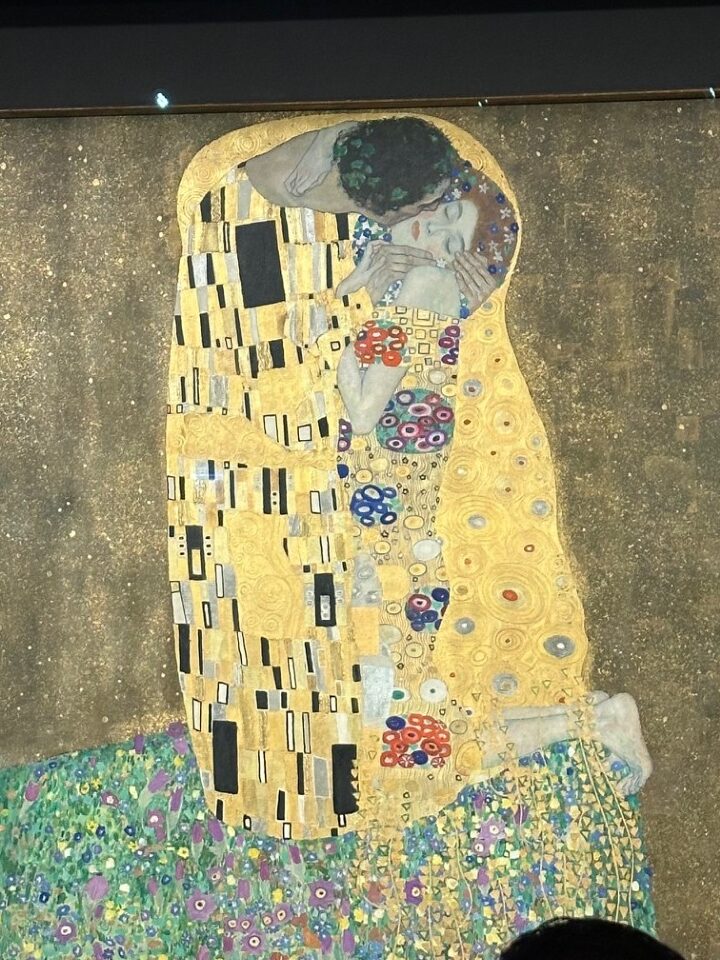 The Kiss by Gustav Klimt in Belvedere Museum